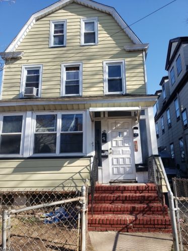 32 40th St, Irvington, NJ 07111-1258