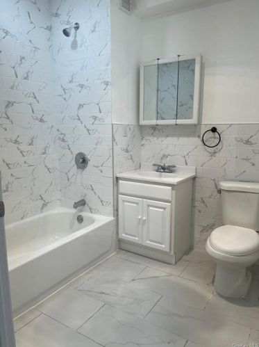 3836 Carpenter Ave, Bronx NY  10467-5203 exterior