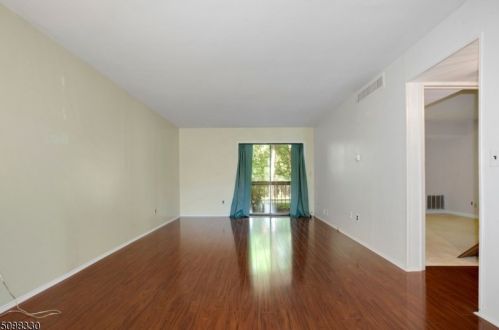 1944 Raspberry Ct, Edison NJ 08817-2744 exterior