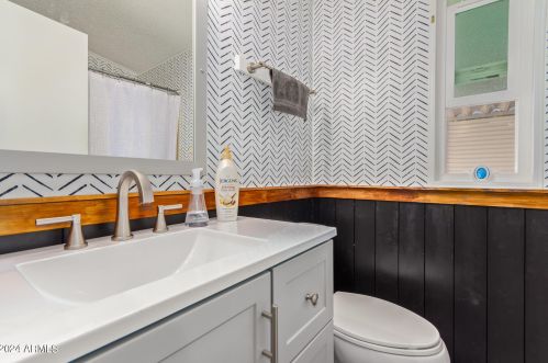 8936 Lakeview Dr, Chandler AZ 85248-6917 exterior