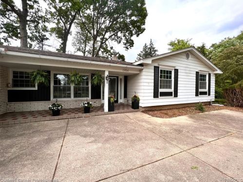 1984 Avoncrest Dr, Rochester, MI 48309-2117
