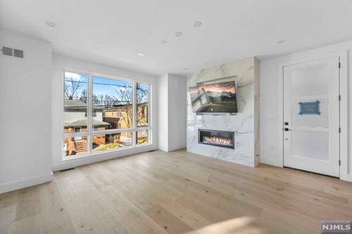 152 Morningside Ln, Palisades Park NJ 07650-1918 exterior