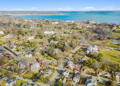 166 Ruggles Ave, Middletown, RI 02840-4366