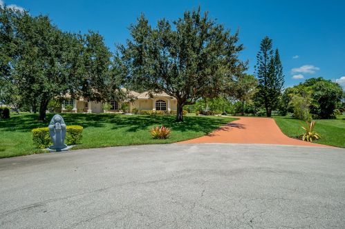 8290 Mizzen Dr, Boynton Beach FL 33472-2721 exterior