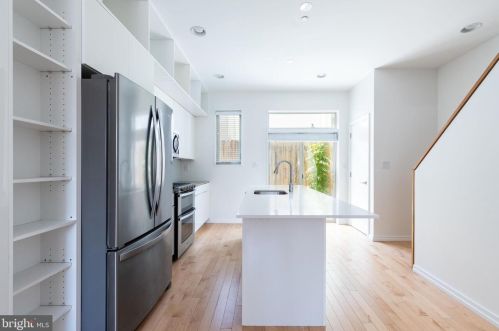 936 Leithgow St, Philadelphia PA 19123-1440 exterior