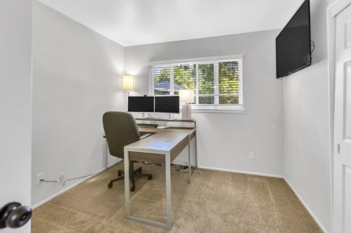 1380 Sunshine Dr, Concord CA 94520-4069 exterior