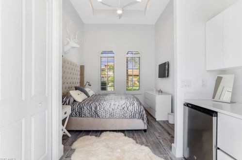 9045 Shenendoah Cir, Naples FL 34113-1663 exterior