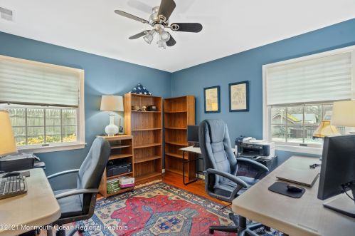 142 Beechwood Dr, Red Bank NJ 07702 exterior