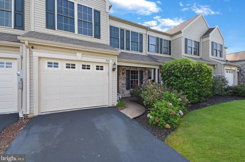 771 Creekside Dr, Hummelstown PA  17036-7058 exterior