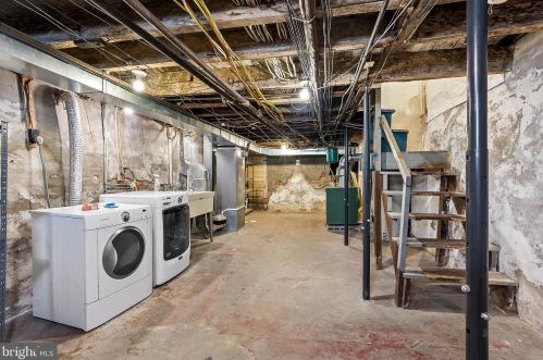 337 6th St, Philadelphia PA  19106-4138 exterior