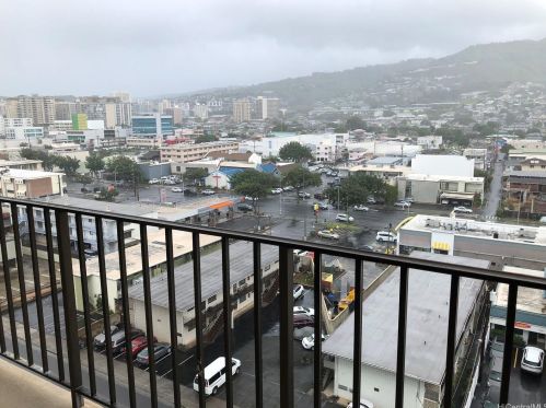 2121 Algaroba St, Honolulu HI 96826-2708 exterior