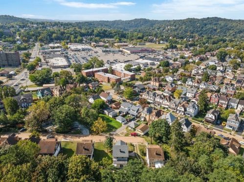 23 Chartiers Pl, Pittsburgh PA  15205-2321 exterior