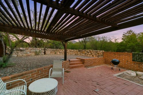 6882 Casas Adobes Dr, Tucson AZ 85704-6126 exterior