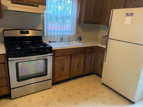 130 Alverson Ave, Providence RI 02909-5202 exterior