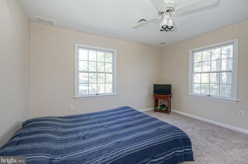 317 Kraft Ct, Camden NJ 08107-1075 exterior