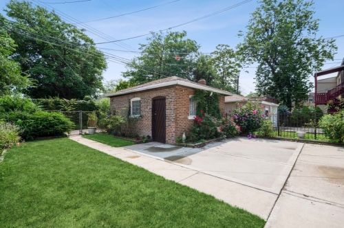 7937 Crandon Ave, Chicago IL 60617-1147 exterior