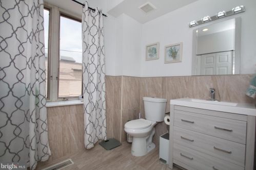 1144 4 St, Philadelphia PA 19133-3208 exterior