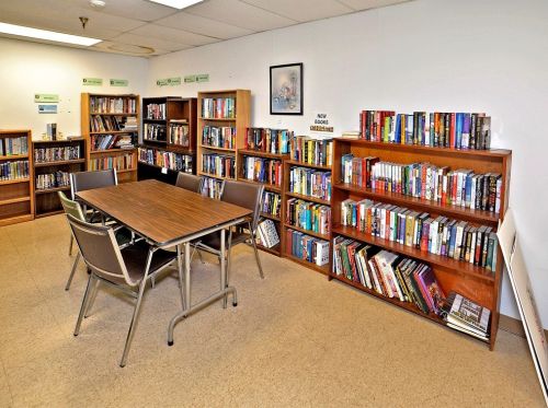 1987 Centurion Dr, Pittsburgh PA 15221-4640 exterior