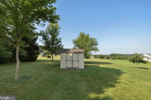 1165 Fox Run Ter, Hanover PA 17331-8742 exterior