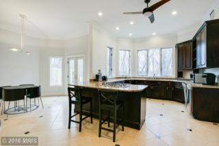 13643 Maidstone Ln, Rockville MD  20854-1009 exterior