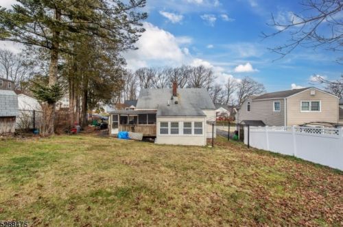 11 Duncan Ln, Rockaway NJ  07866-2807 exterior