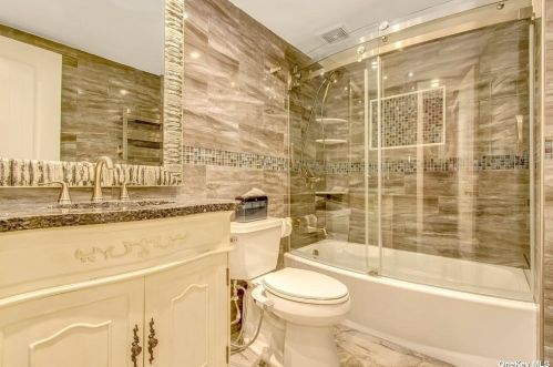 34 Fielding Ave, Huntington Station NY 11746-6731 exterior