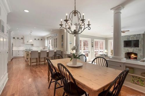 97 Whipstick Rd, Wilton CT 06897-1232 exterior