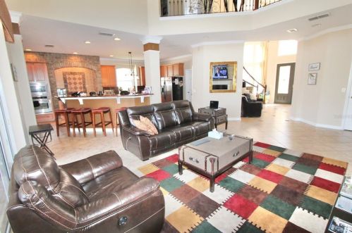 1076 Bloomsbury Run, Lake Mary FL  32746-1974 exterior