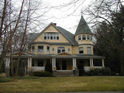 158 Prince St, Newton, MA 02465-2604