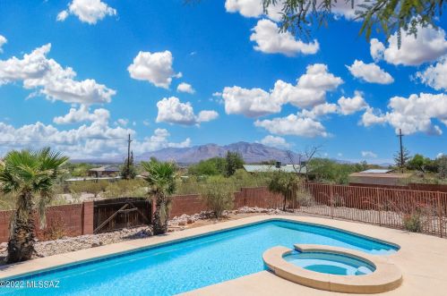 5242 Calle Montuoso, Tucson AZ 85745-9529 exterior