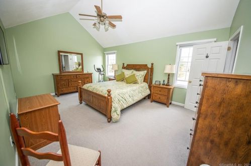 16 Misty Mdw Rd, Enfield CT 06082-3943 exterior