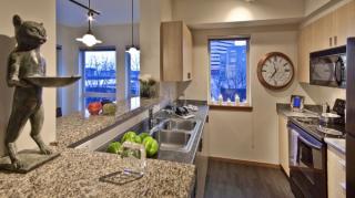 2201 4th Ave, Seattle WA  98121-1516 exterior