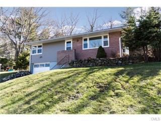 8 Robin Rd, Seymour, CT 06483-3225