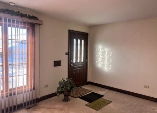 5915 Meade Ave, Chicago, IL 60638-3509