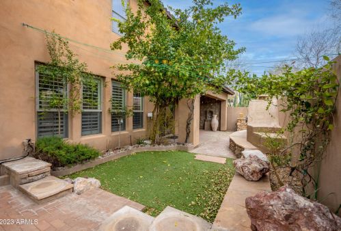 3931 Crst Ln, Phoenix AZ 85027-1602 exterior