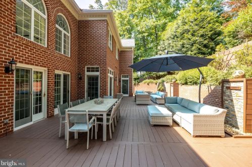 1941 Valleywood Rd, Mc Lean VA  22101-4931 exterior