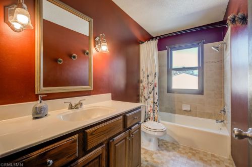 1253 Halper Way, Saint Paul MN 55110-2205 exterior