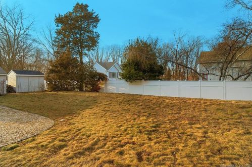 129 Woodland St, Manchester CT  06042-3011 exterior