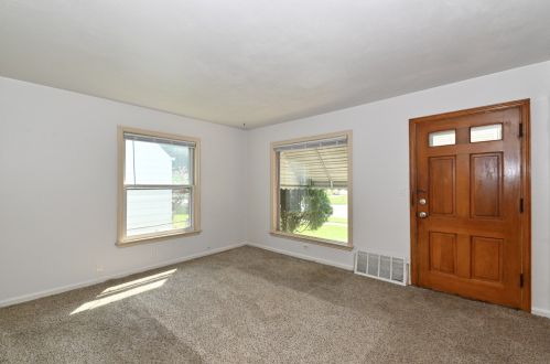 8138 Lisbon Ave, Milwaukee, WI 53222-3827