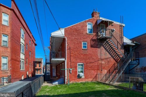 126 Walnut St, Lancaster PA 17602-5043 exterior