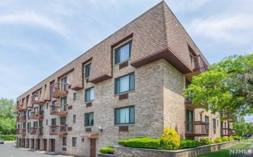 190 Morris Ave, Springfield NJ 07081-1110 exterior