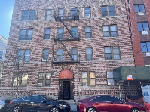 724 216th St, Bronx, NY 10467-5825