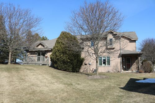 12393 Waterford Ave, Milwaukee WI 53235-4922 exterior