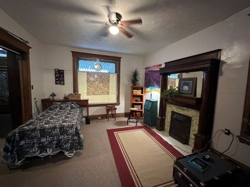 160 Highland Ave, Pittsburgh PA 15229-2715 exterior