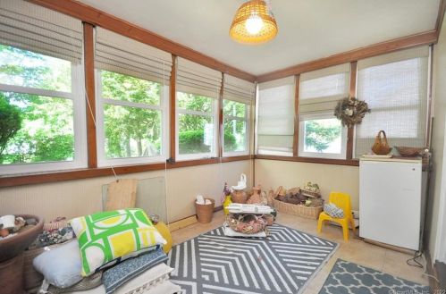 132 Walker St, Manchester CT 06040-4329 exterior