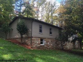 56 Plantation Dr, Morgantown, WV 26508-2641