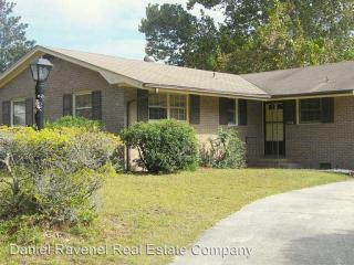 1068 Honeysuckle Ln, Charleston SC  29412-9712 exterior