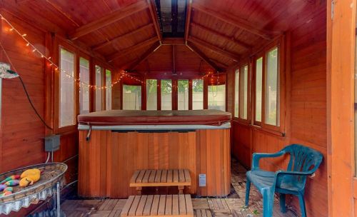 1413 8 Ave, Broadview IL 60153-1910 exterior