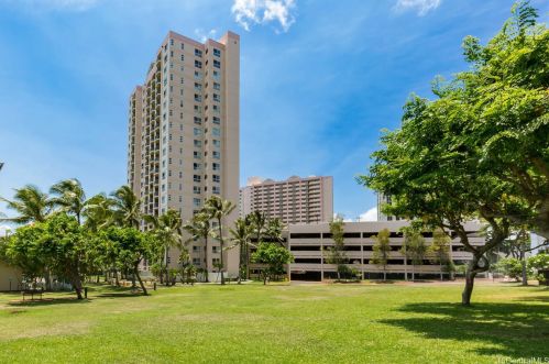 3075 Ala Poha Pl, Honolulu HI  96818-1600 exterior