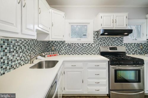 105 Cooper St, Camden NJ 08102-1521 exterior